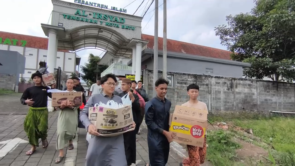 Berbagi Daging Kurban PIAT 7 kepada warga sekitar